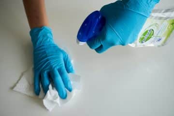protection gants caoutchouc pour ménage prestation à domicile